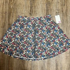 Super cute floral skirt. Never worn, with tags!